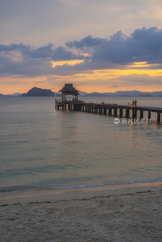 在泰国普吉岛和甲米之间的安达曼海上的岛，Koh Yao Yai的夜景。